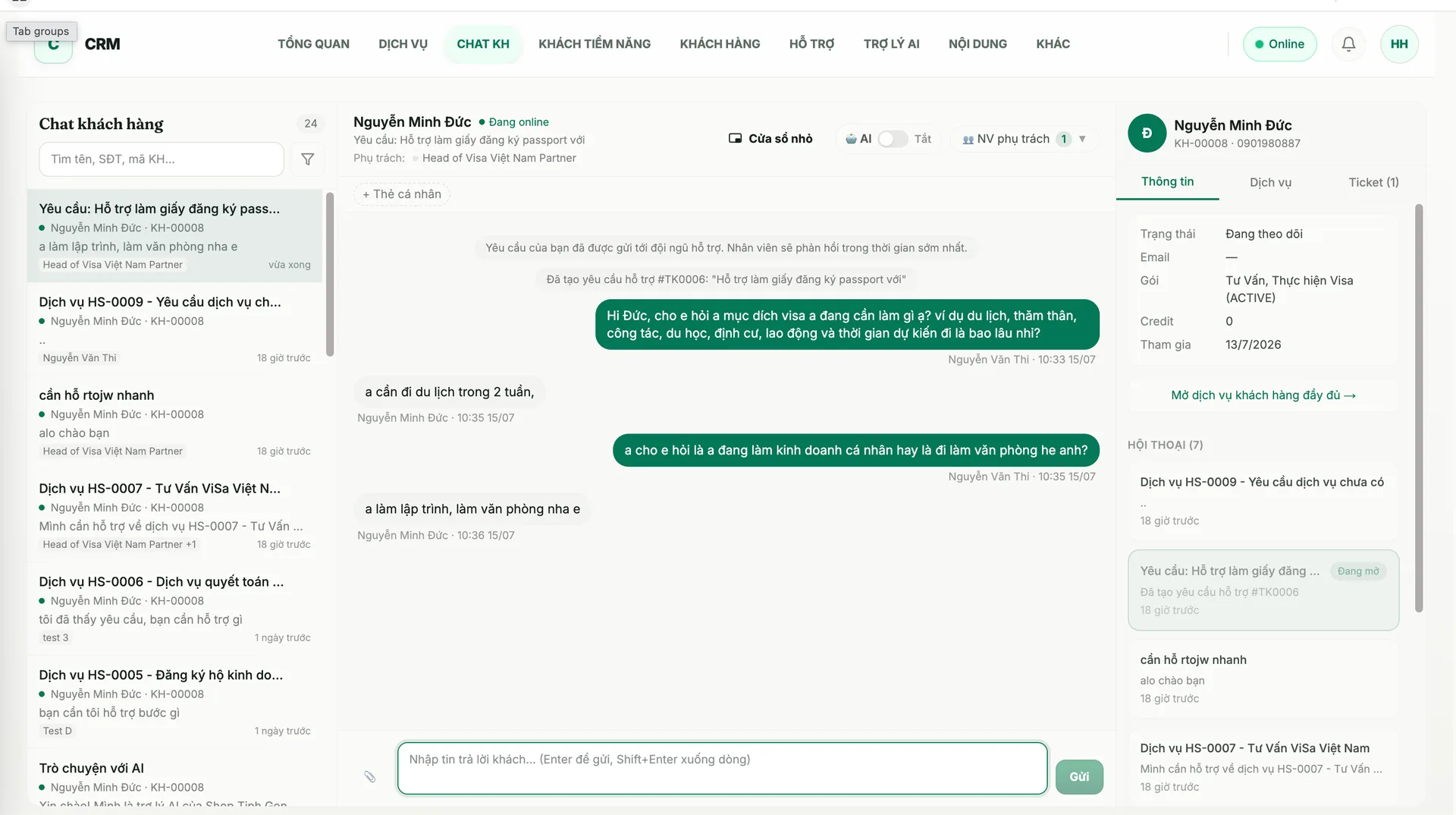 Màn hình hội thoại khách hàng thật: danh sách chat theo dịch vụ, khung trả lời có công tắc AI, panel thông tin khách với gói và ticket